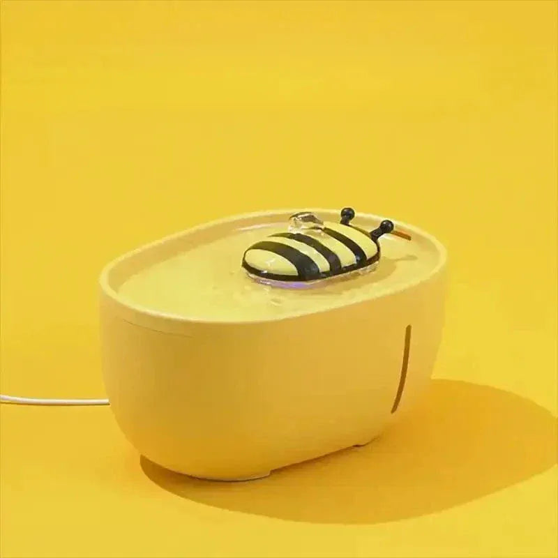 Bee-shaped cat water fountain
