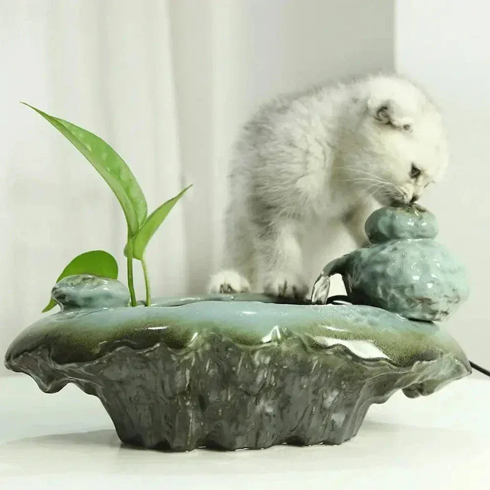 Frog-shaped cat water fountain