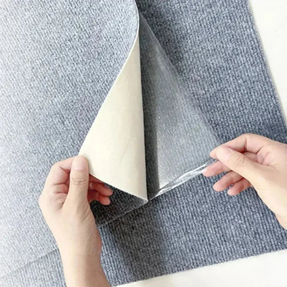 Wall-mounted cat scratcher